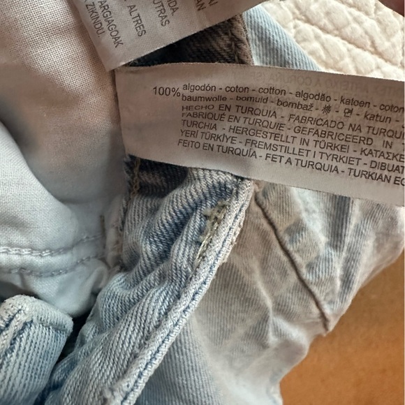 Zara Ripped Mom Fit Distress Jeans Light Wash - Picture 6 of 6